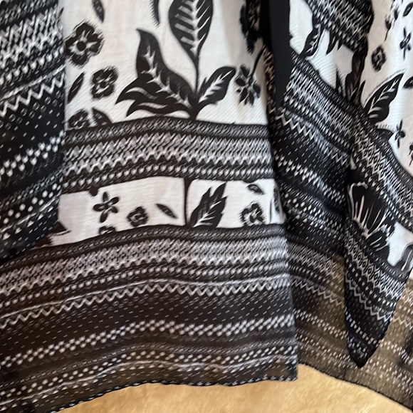 Vince Camuto One Size Black & White Print 2 Piece Ruana And Sun Hat Set - Picture 5 of 15